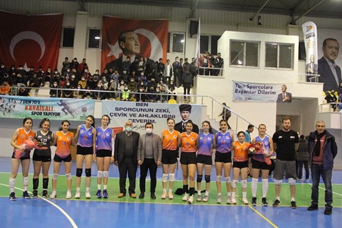 Adana Büyükşehir Belediyesi Kadın Voleybol Takımı İlçemizde Gösteri Maçı Düzenledi
